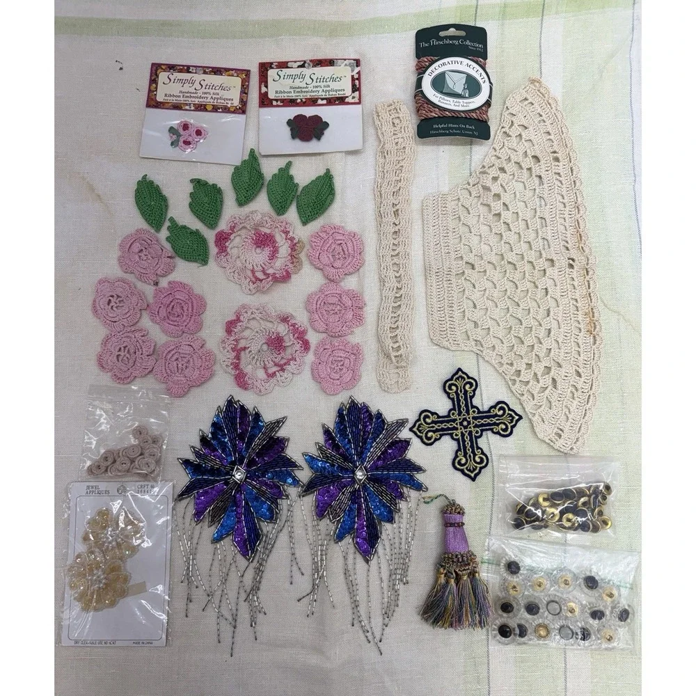 Vtg Sewing & Craft Trim Lot Crochet Flowers Appliques Lace Beaded Motifs Buttons